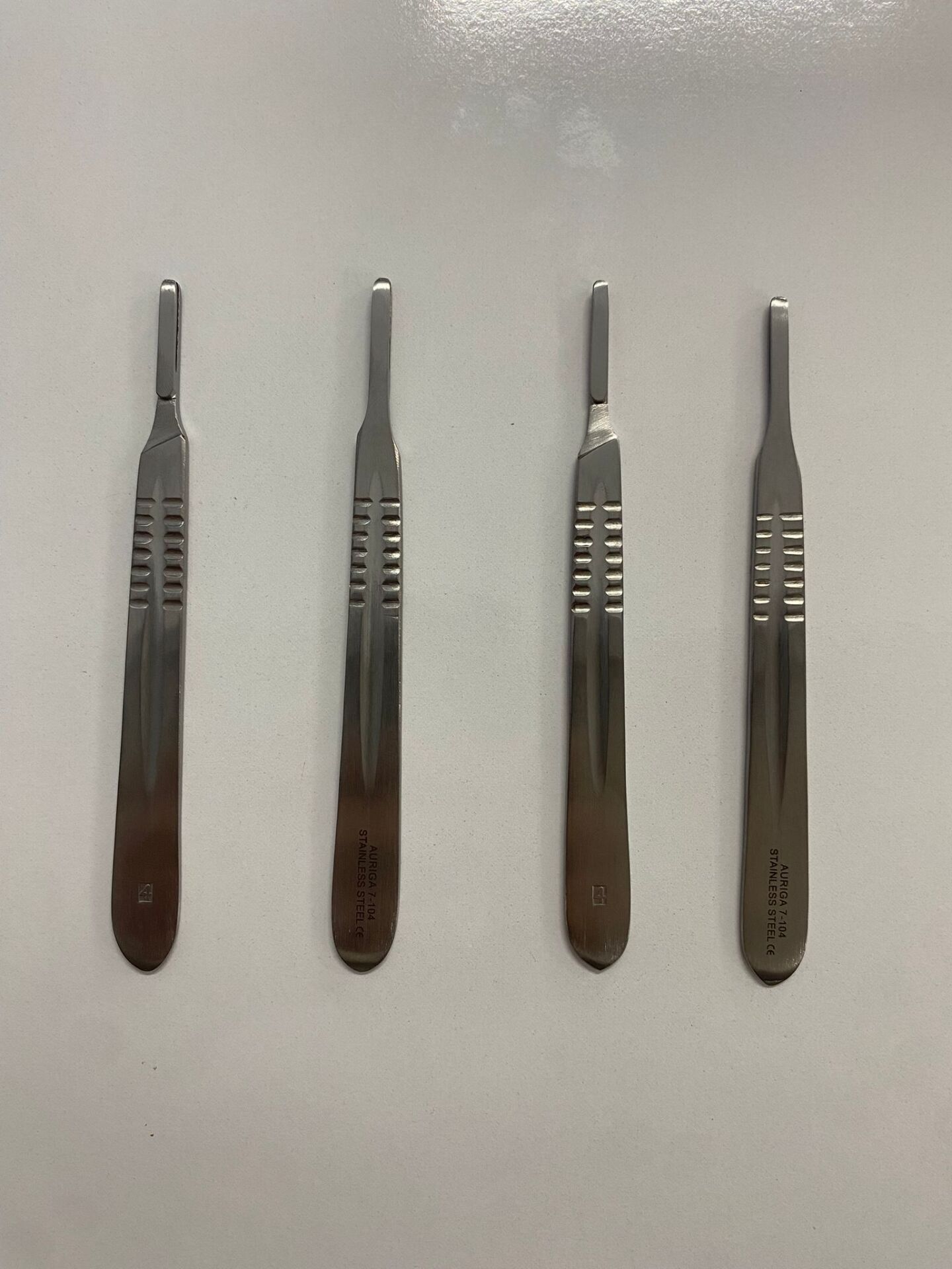 Metal Cerrahi Bistüri Sapı No 4